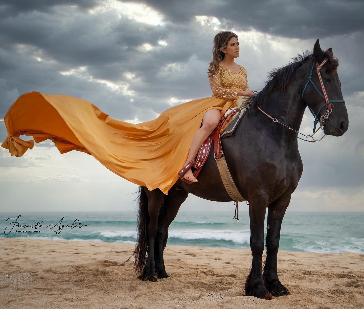 carousel-hero-element image-0
